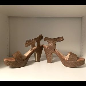 Summit White Mountain Platform Snakeskin Heels 7.5